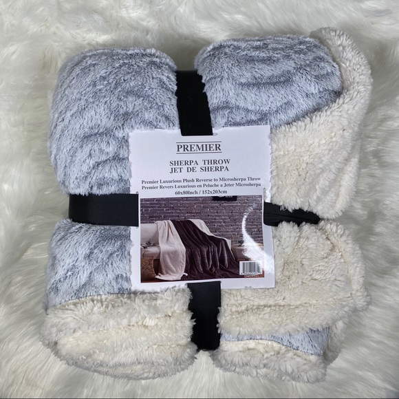 Kate & Co. Other - ✨SOLD✨Wavy Cookies & Cream Micromink Sherpa Throw